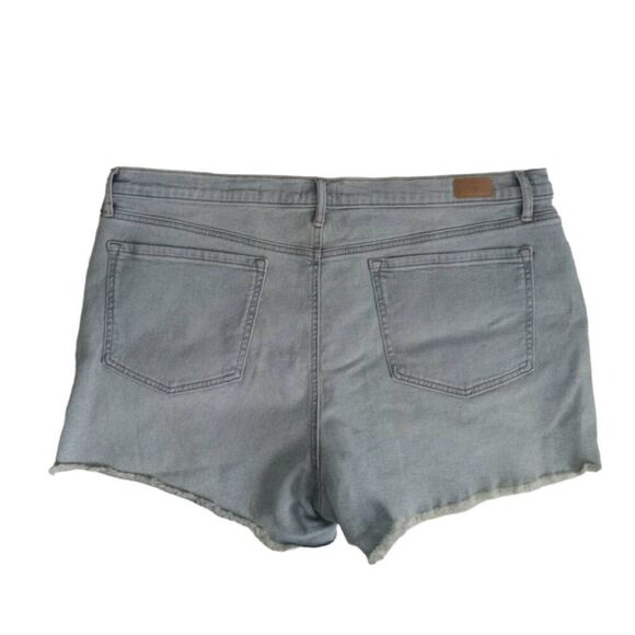 Sofía Jeans by Sofia Vergara Light Wash Distressed Denim Shorts Women's Size 20 - Picture 2 of 12